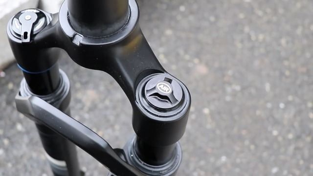 700C Road Bike Suspension Fork Manual Lockout Thru Axle 100 * 12MM